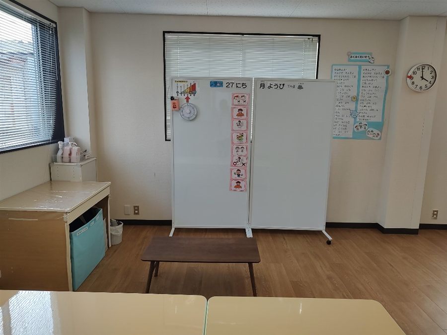 そぷらの内観（活動案内ボード）